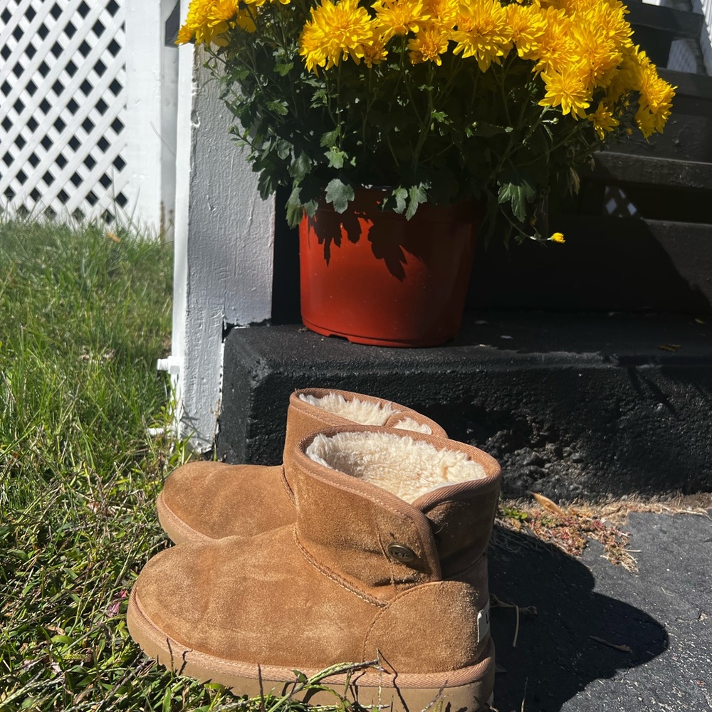 Kids UGG Jona Boot size 3